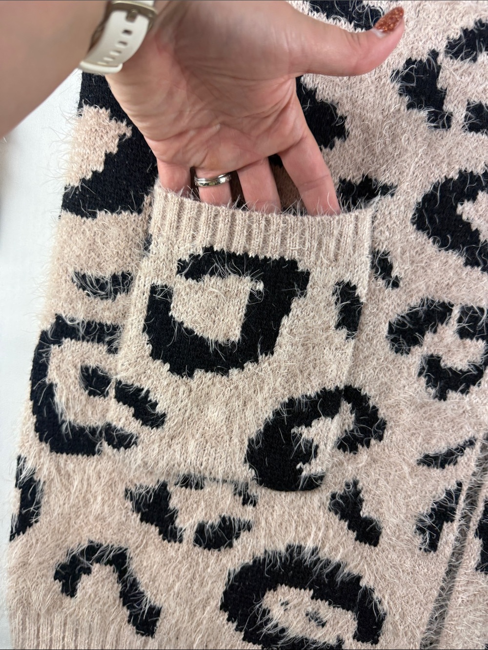 En Crème Cheetah Leopard Cardigan Brown Black Oversized Sweater S/M NWT - Picture 5 of 9